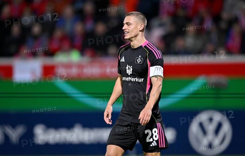 Miro Muheim Hamburger SV HSV (28) DFB-Pokal, Voith-Arena, Heidenheim, Baden-Württemberg, Germany