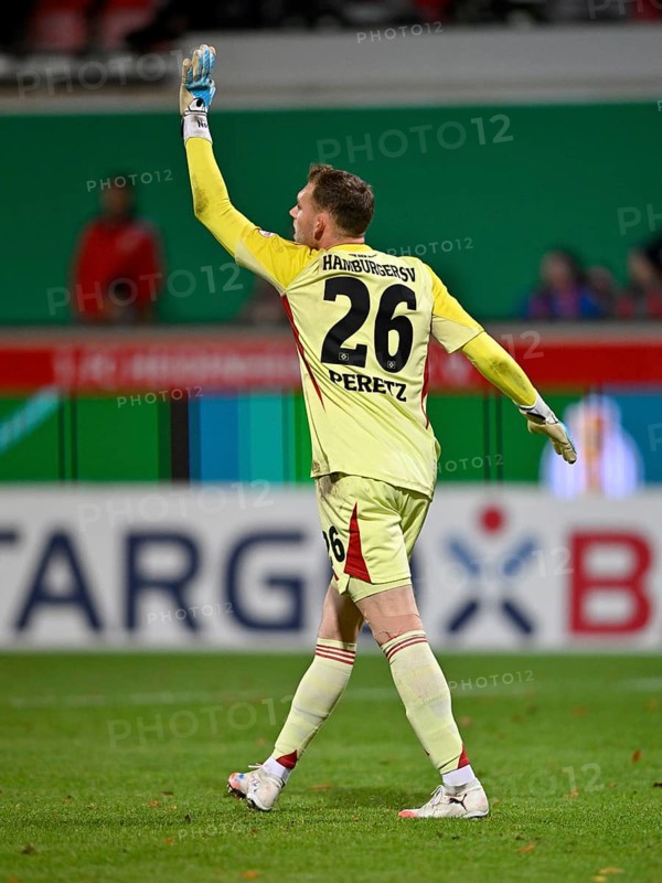 Goalkeeper Daniel Peretz Hamburger SV HSV (26) gesture gesture DFB-Pokal, Voith Arena, Heidenheim, Baden-Württemberg, Germany