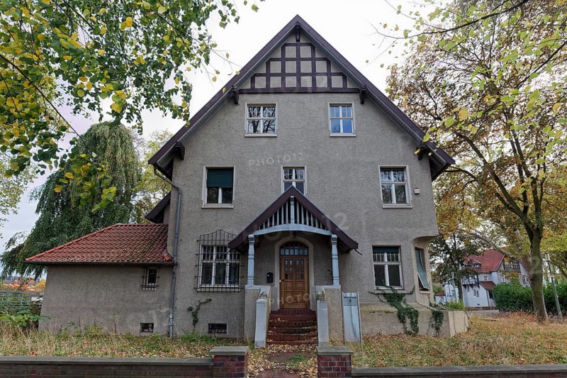 Historic villa for employees of the former Krupp Hüttenwerk Rheinhausen, Beamtensiedlung Bliersheim, Duisburg, Ruhr area, North Rhine-Westphalia, Germany