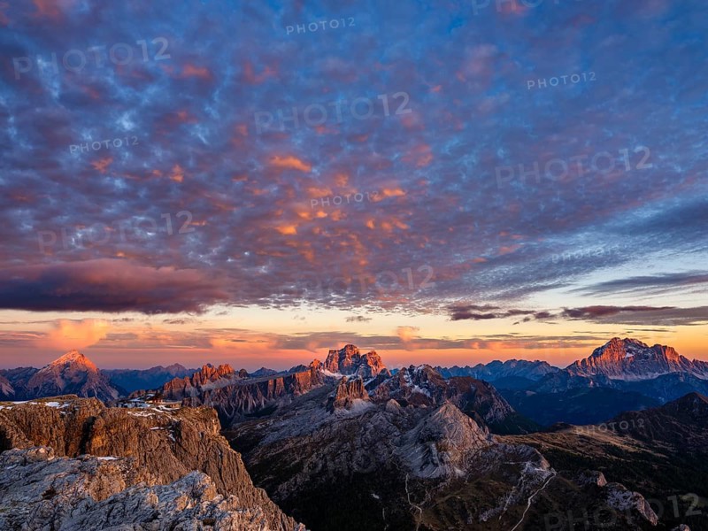 Alpenglühen, Rifugio Lagazuoi and rugged Dolomite peaks at sunset, Monte Pelmo in the middle, Civetta on the right, Dolomites, Alps, Belluno province, Veneto, Italy