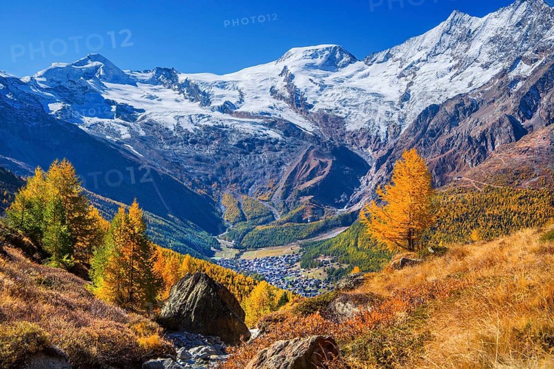 View from Kreuzboden to Saas-Fee with Alalin 4027m and Alphubel 4206m in autumn, Saas-Grund, Saasertal, Valais, Switzerland