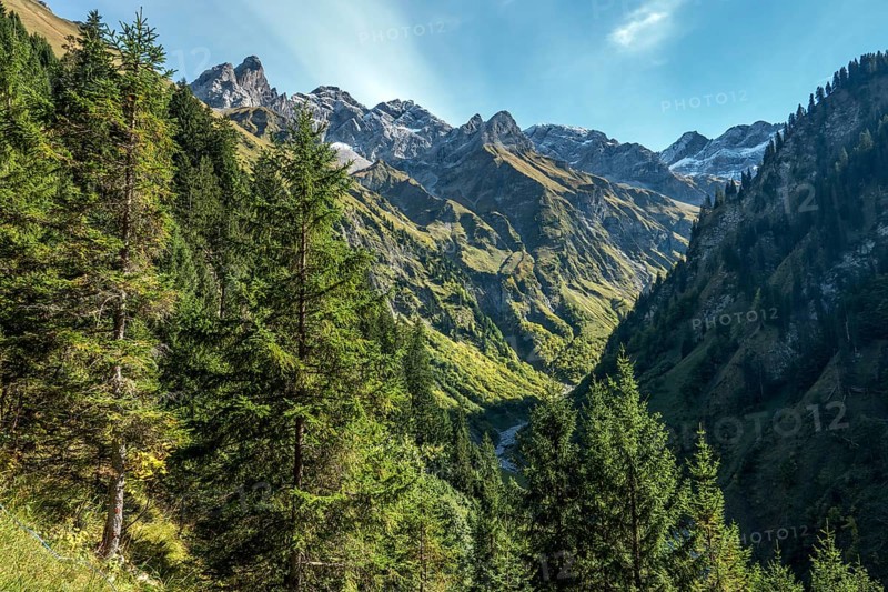 View of the Bacherloch Valley, in the back mountains of the Allgäu Alps with Trettachspitze, Mädelegabel, Hochfrottspitze and Bockkarkopf, near Einödsbach, Oberstdorf, Oberallgäu, Bavaria Germany