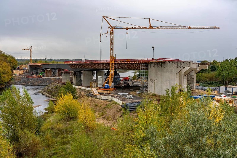 Four-lane new building of the town bypass in Wesel, B58n, here the bridge structure across the Lippe estuary into the Rhine, so far traffic flows through the town towards the Rhine bridge Wesel westwards, or vice versa, over 23, 000 vehicles use this route, after completion, traffic then runs between A3 in the east and A57 around the town, Wesel North Rhine-Westphalia