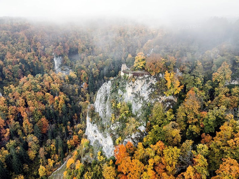 Aerial view of the viewpoint, shovels and Hausen Castle, also known as the Hausen ruins, surrounded by autumnal vegetation and clouds of fog, a ruin of a castle above the village of Hausen in the valley in the Upper Danube Valley, Beuron, Sigmaringen district, Baden-Württemberg, Germany