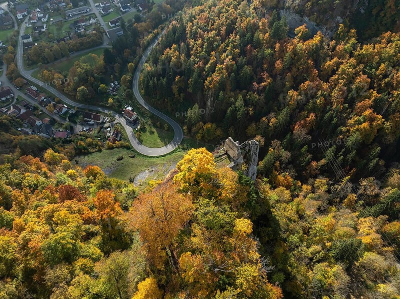 Aerial view of the viewpoint, shovels and Hausen Castle, also known as the Hausen ruins, surrounded by autumn vegetation, a ruin of a castle above the village of Hausen in the valley in the Upper Danube Valley, Beuron, Sigmaringen district, Baden-Württemberg, Germany