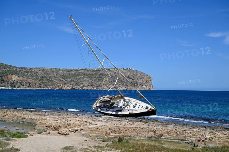 Stranded sailing yacht, storm, severe weather, Jávea or Xàbia, Alicante Province, Comunidad Valenciana, Spain