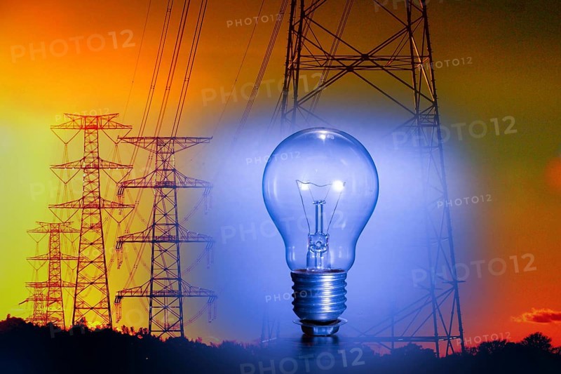 Symbolic image, power supply, lack of power lines, network security, energy transition, nuclear energy phase-out, Russia-Ukraine war, scarcity of fossil fuels, scarcity of raw materials, cold winter, frost, heating system, energy supply, scarcity of fossil fuels, gas power plants, alternative energy sources, solar energy, wind power, few raw materials, Germany
