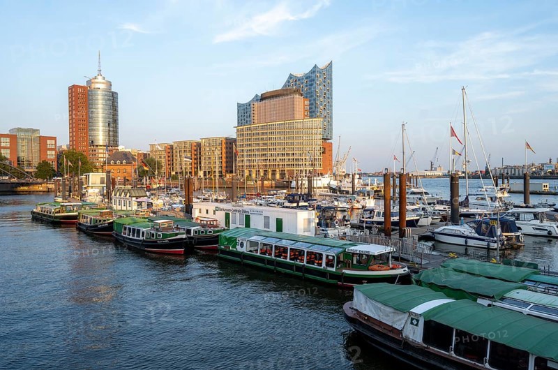 Boats in the City Sports Harbour on the Elbe, in the background Speicherstadt with Elbphilharmonie and Columbus Haus, in the evening light, Hamburg, Germany