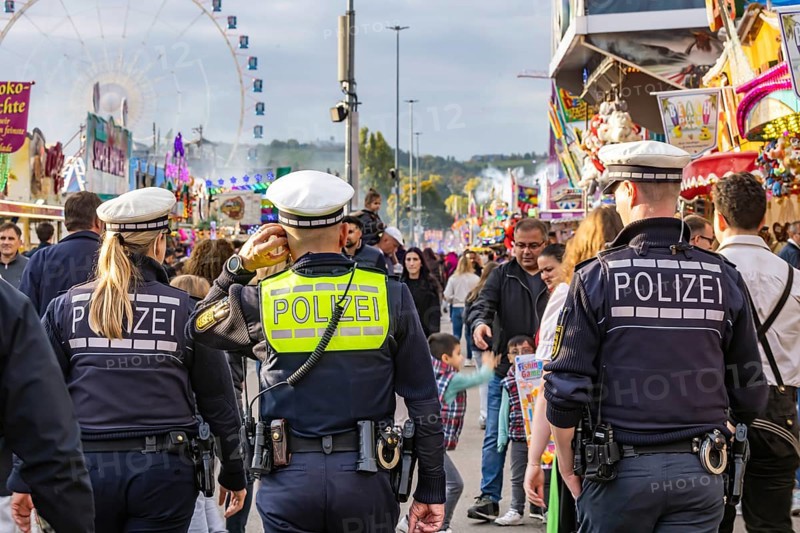 Police patrols at the funfair. The 178th Cannstatter Volksfest on the Wasen attracted 4.2 million visitors. The Wasenrummel is one of the most important traditional festivals in Germany. Bad Cannstatt, Stuttgart, Baden-Württemberg, Germany