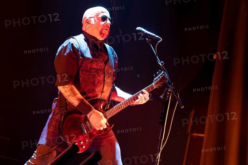 Carl Fornia, guitarist, Mono Inc., dark rock band, D, live on Live 2025 Tour at the Columbiahalle in Berlin on 10 October 2025