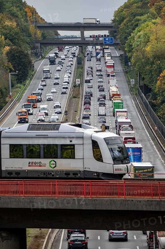 S-Bahn S28 crosses the A3 motorway between the Hilden junction and the Mettmann junction, view to the south, traffic jam due to construction work, North Rhine-Westphalia, Germany