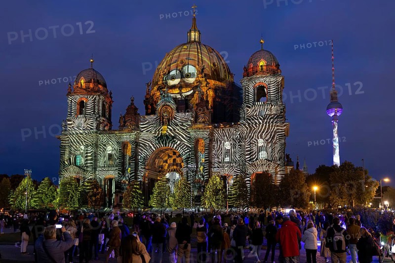 Berlin Cathedral, 21st BERLIN FESTIVAL OF LIGHTS, motto Let's Shine Together, light installations, 9 October 2025, Berlin, Germany, < english> 21st BERLIN FESTIVAL OF LIGHTS, motto Let's Shine Together, light installations, October 9, 2025, Berlin, Germany