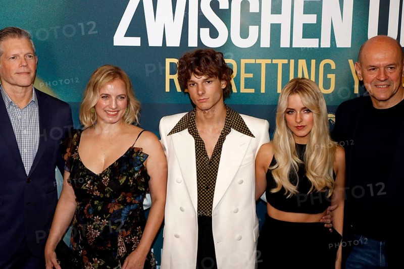 Director Josh Boone, producer Flavia Viotti, Mason Thames, Mckenna Grace and Robert Kulzer at a fan event for All das Ungesagte zwischen uns - Regretting You at the Zoo Palast in Berlin on 12 October 2025