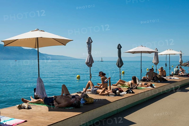 Promenade by the lake, Vevey, Lake Geneva, Lac Léman, Canton of Vaud, Switzerland
