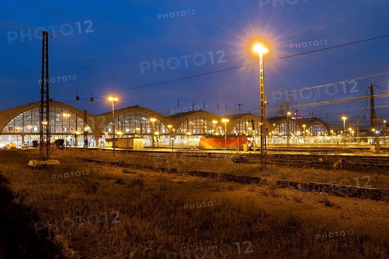 Riveted iron truss, railway, railway tracks, building, blue hour, main station, Leipzig, Saxony, Germany