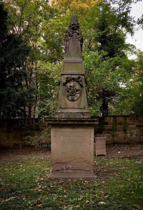 Gravestone, Grave of Gottlieb Christian Eberhard von Etzel, royal Württemberg chief architect and town planner, Graves, Hoppenlauf Cemetery, oldest surviving cemetery in Stuttgart, Autumn leaves, Autumn, autumnal, Baden-Württemberg, Germany