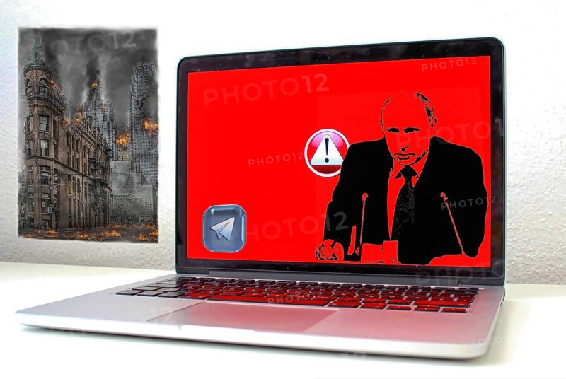 Symbolic image, Putin and Ukraine war, Russian drones over EU, sabotage by Russia, cybercrime, espionage, undersea cables, Baltic states, Poland, threat to European/world politics, billiards of world politics, Ukraine, Russia, danger situation, continued gas supplies, arms supplies, shortage of fossil fuels, cold winter, frost, energy supply, food for third world, raw materials supply