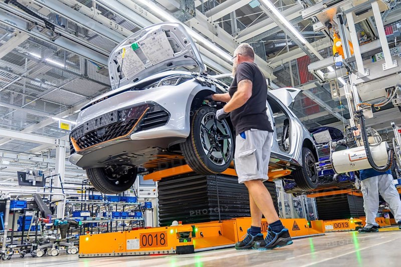 Electric car production in the assembly halls of VW in Zwickau, Zwickau, Saxony, Germany