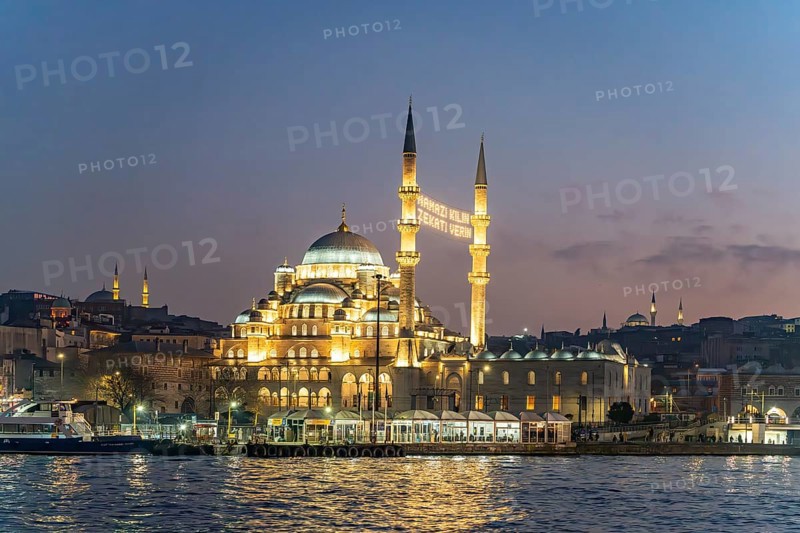 The New Mosque Yeni Cami at dusk, Eminönü, Istanbul, Turkey