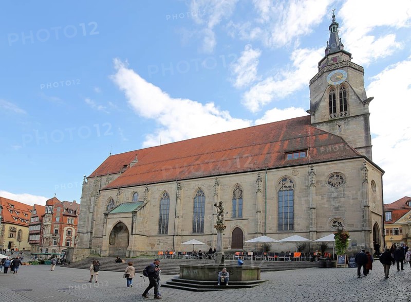 Late Gothic collegiate church of St George and St George's Fountain, pedestrian, Holzmarkt, Tübingen, Neckar Valley, Baden-Württemberg, Germany
