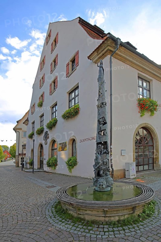 Narrenbrunnen and Zehntscheuer, Rottenburg am Neckar, Neckar Valley, Baden-Württemberg, Germany