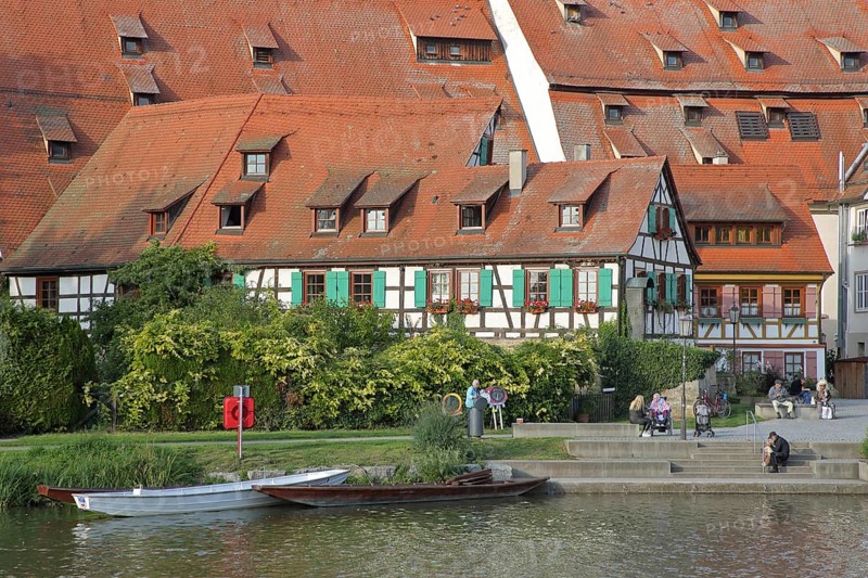 Half-timbered houses, town mill, tithe barn on the banks of the Neckar, pedestrians, boats, riverside promenade, roofs, underwater, Rottenburg am Neckar, Neckar valley, Baden-Württemberg, Germany