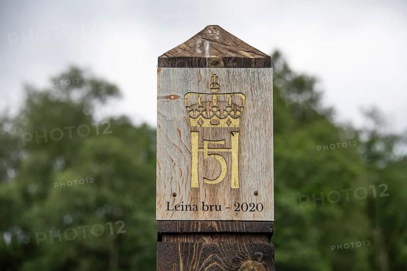 Wooden pillar with golden crown and inscription, Leina Bru wooden bridge, Kongevegen or King's Path over Dovrefjell, Olavsweg or Olavsleden pilgrimage route, Gudbrandsdalen or Gudbrandsdalen valley, Norway