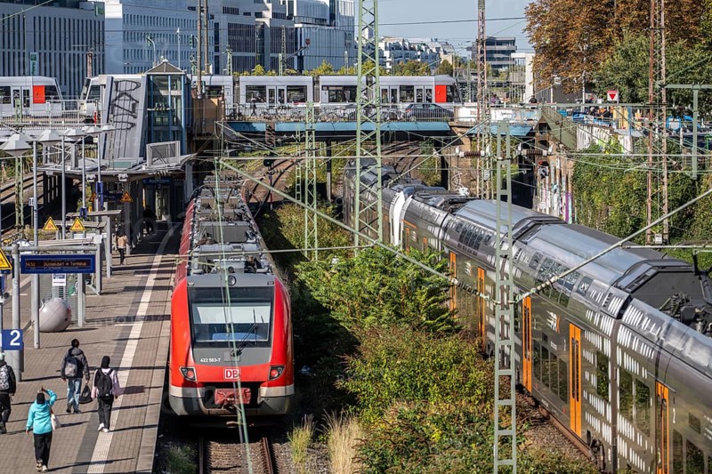 Düsseldorf-Wehrhahn station, S-Bahn and regional transport, RRX, Rhine-Ruhr Express, National Express train, North Rhine-Westphalia, Germany