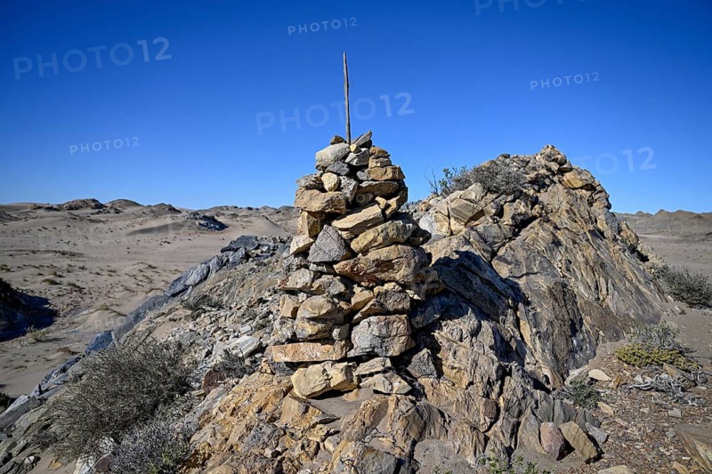 Alte Steinhaufen zur Markierung der Diamanten-Claims, bei Pomona, Diamentensperrgebiet, bei Lüderitz, Region Karas, Namibia