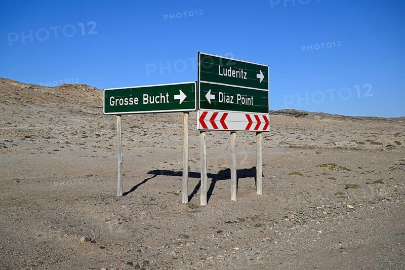 Straßenschild nahe dem Diaz Point oder Dias Point, Lüderitz-Halbinsel, Region Karas, Namibia