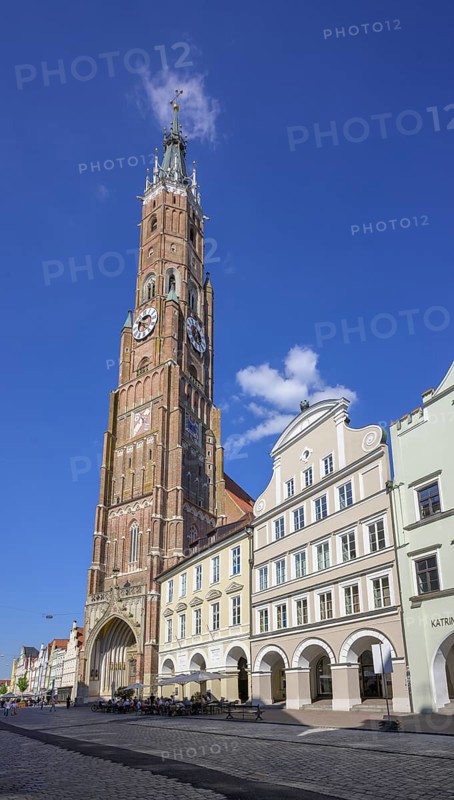 Altstadthäuser und Kirche St. Martin, Landshut, Bayern, Deutschland