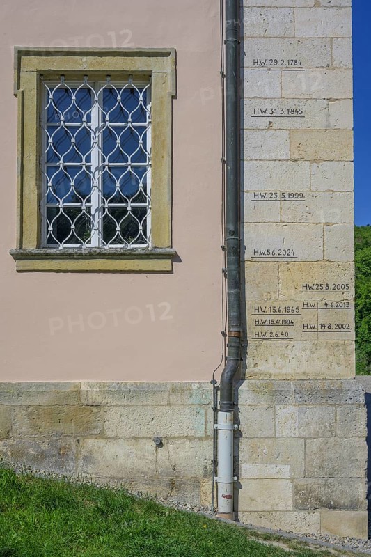 Anzeige Hochwasser beim Kloster Weltenburg, Kelheim, Bayern, Deutschland