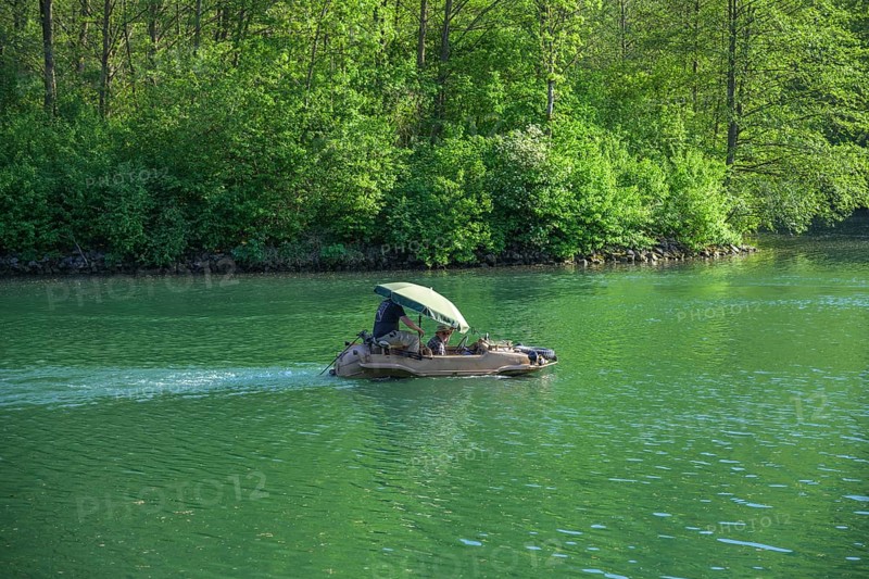 Amphibienfahrzeug auf der Altmühl, Essing, Bayern, Deutschland
