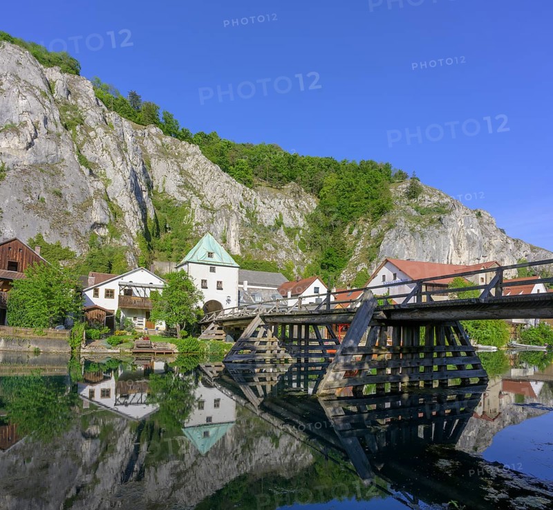 Die alte Holzbrücke beim Ort, Essing, Bayern, Deutschland