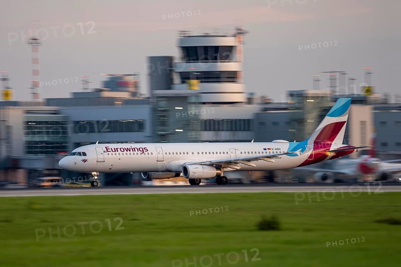 Eurowings Airbus A321 beim Start auf dem Flughaben Düsseldorf, DUS, Nordrhein-Westfalen, Deutschland