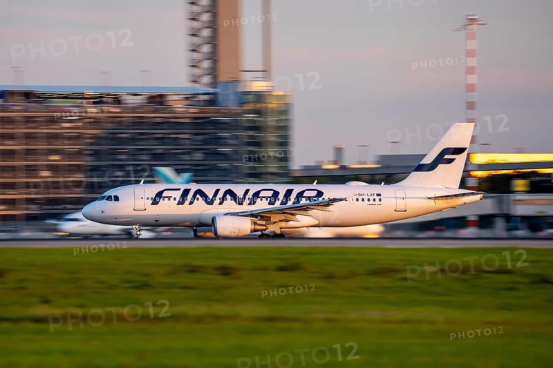 Finnair Airbus A320, beim Start auf dem Flughaben Düsseldorf, DUS, Nordrhein-Westfalen, Deutschland