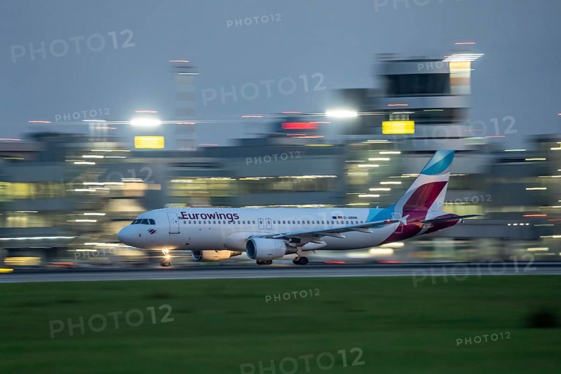 Eurowings Airbus A320, beim Start auf dem Flughaben Düsseldorf, DUS, Nordrhein-Westfalen, Deutschland