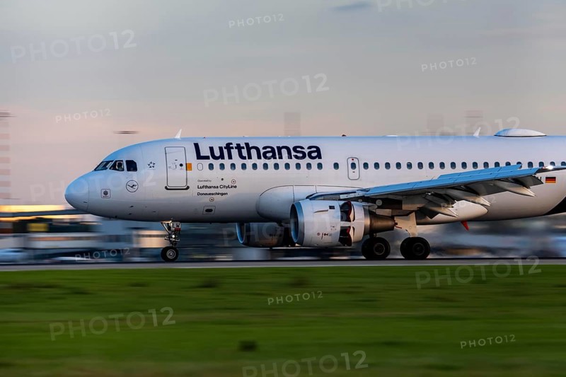 Lufthansa Airbus A220, landing at Düsseldorf Airport, North Rhine-Westphalia, Germany