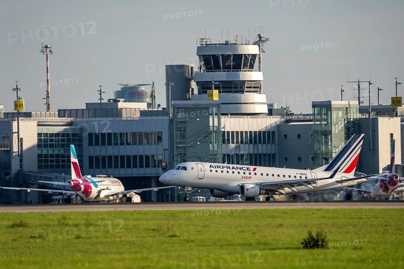 Air France Hop, Embraer E170STD, lands at Düsseldorf Airport, North Rhine-Westphalia, Germany