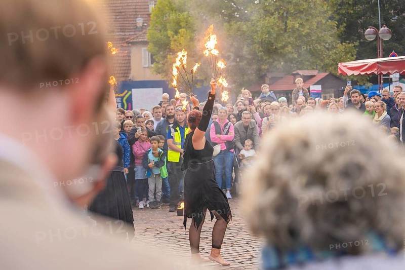 An artist thrills a large crowd with an impressive fire show, Feuernacht, Sindelfingen, Germany