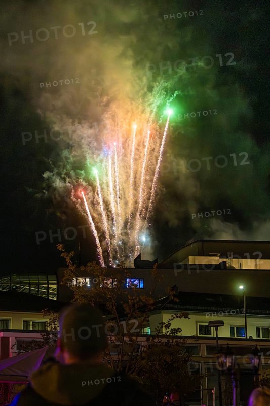 Colourful fireworks light up the night sky, smoke drifts through the air and people watch enthusiastically, Fire Night, Sindelfingen, Germany