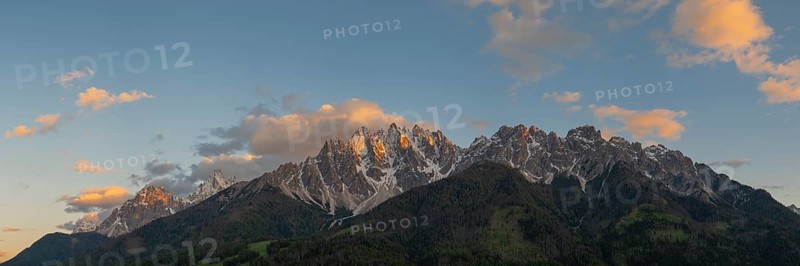 Panoramic view of the local mountains of San Candido in the evening light, Haunold, Birkenkofel, Haunold Group, Val Pusteria, Sesto Dolomites, Dolomites, South Tyrol, Italy