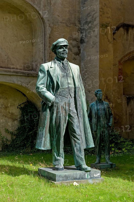 Lenin statue, statue of the founder of the Soviet Union Lenin on the grounds of the former Franciscan monastery in Cheb, Cheb, Eger, Egerland, Bohemia, Czech Republic, Czech Republic
