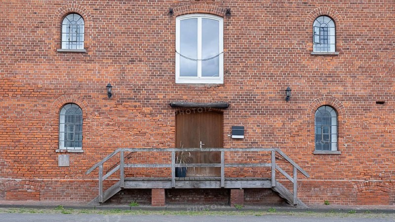 View of the façade of an old brick building, Asendorf, Diepholz district, Lower Saxony, Germany