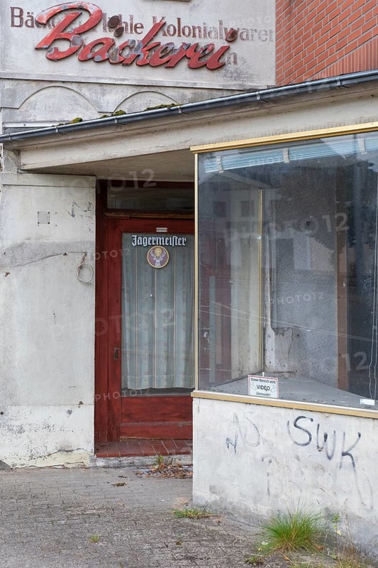 Entrance to a long vacant bakery, Barrien, Syke, Diepholz, Lower Saxony