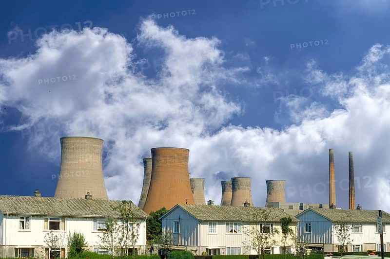 Cooling towers of a coal-fired power station next to a residential neighbourhood, Midlands, England, Great Britain