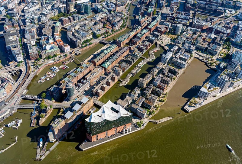 Europe, Germany, Hamburg, aerial view, from, above, water, sunny, Speicherstadt, Hafencity, Elbe, upwind aerial photos, Philharmonie, Elbphilharmonie, house, new building, harbour, harbour area, city, development, urban planning, city, big city, construction, aerial photo