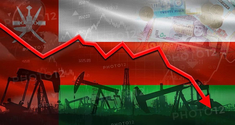 Fall oil price with flag of Oman on economic chart, Petrol crisis with Oman flag on financial graph