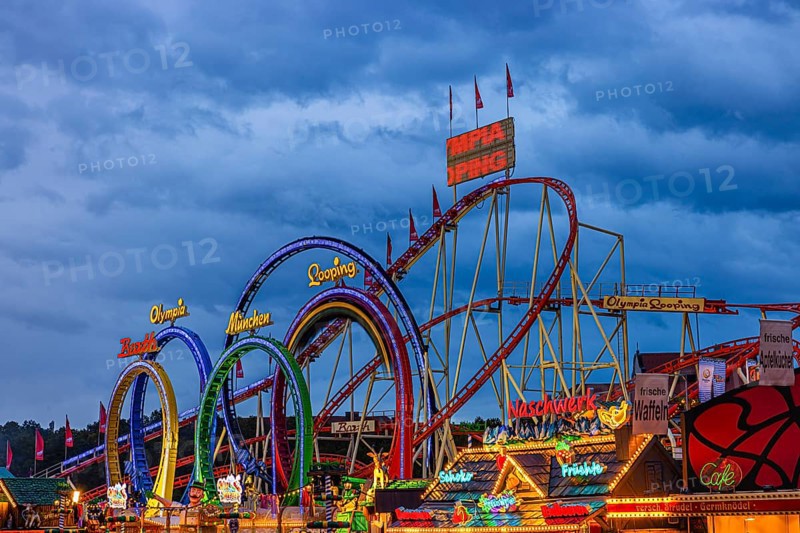 Oktoberfest attraction Olympia Fünfer Looping, Festwiese, Theresienwiese, Oktoberfest, Munich, Upper Bavaria, Bavaria, Germany