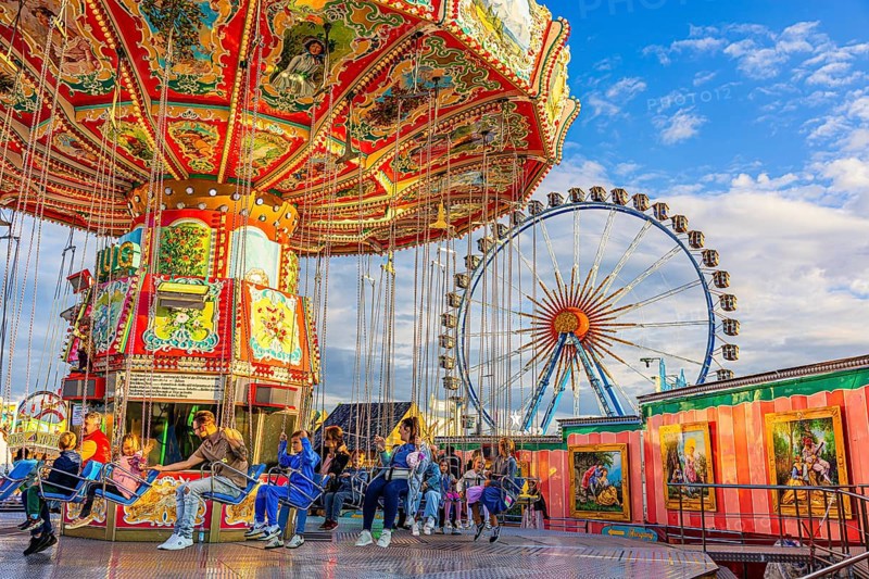 Chain carousel at a standstill, Ferris wheel in the background, Theresienwiese, Oktoberfest, Munich, Upper Bavaria, Bavaria, Germany